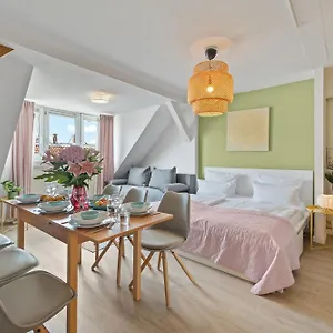 holiday-33.find-berlin-hotels.com/